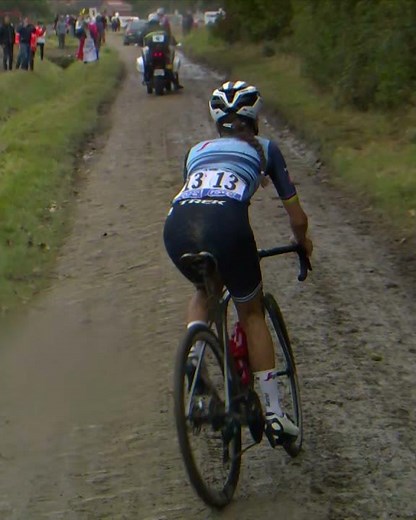 Lizzie Deignan Is A Bike Handling Queen | Paris Roubaix Femmes 2021