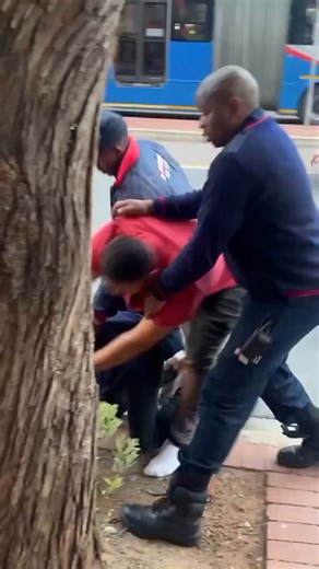 @DOmowale Your engagement on Twitter with south africans doesnt match whats actually going on the streets of south africa.Why dont you catch a flight to South africa & bring peace & african unity. You cant do that with a tweet.This is happening in Africa as I tweet.