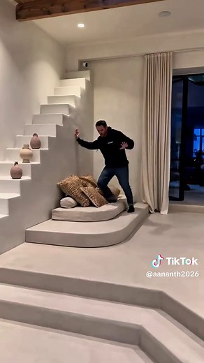 Crafting Modern Steel Staircases for Luxury Spaces