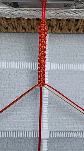 Instructions for tying lucky red bracelets #diy #bracelet #craft | Craft 1 Minute