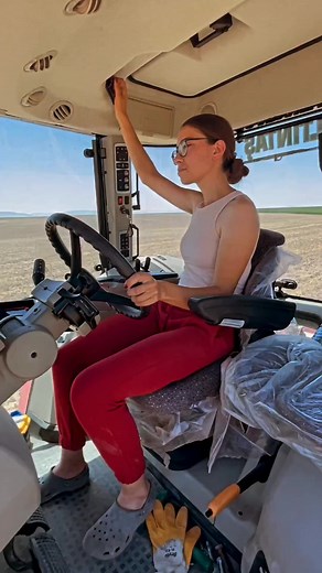 115K views · 3.1K reactions |     #tractor #farm #johndeere #farmer #agriculture #farming #tractors #farmlife #fendt #deutz #agco #masseyferguson #harvest #caseih #tractorlife #caterpillar #newholland #country #trekker #tractorpull #farmers #work #tractorride #tractorpulling #farmerlife #farmerstan #traktor #farmersmarket #farmersmarkets | Farmer girl | Facebook