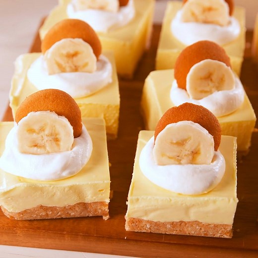 Good luck just having one of these Banana Pudding Cheesecake Bars 🙈 Full recipe: http://dlsh.it/Jn2OIsX | Delish