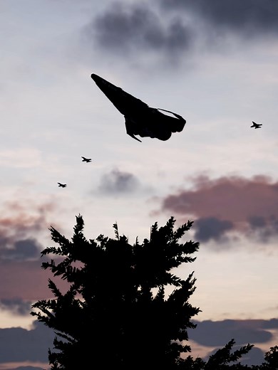 U.S. Military Escorts Unidentified Starship Footage