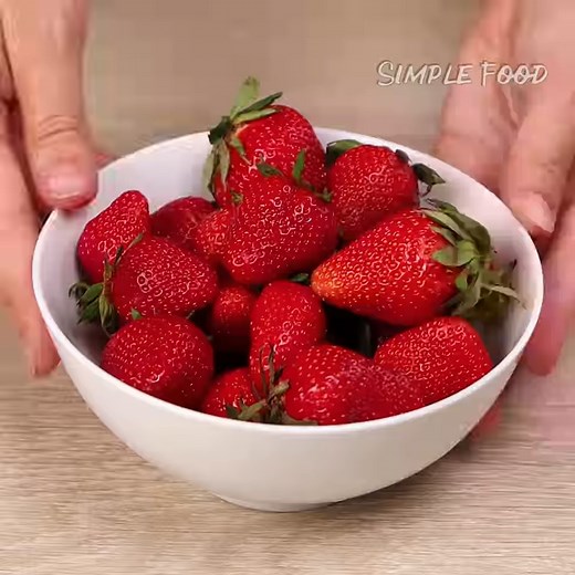 Easy Strawberry Cake Recipe! You make it in 5 minutes, perfect for breakfast and tea | Simple Food - videos and recipes