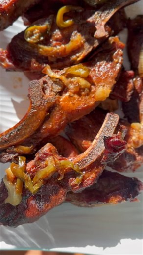 Mi Gente, Dinner is served! 4-5 lbs Bone-in Country Style ribs Parboil ribs for 10 min, in salt water, add onion and bay leaves, remove and season with: 3 tbsp Soy Sauce 2 tbsp Rice Vinegar 1 tbsp Jugo de Maggi 2 tsp Webber Kickin’ Chicken 2 tbsp Honey 1 tbsp ginger paste 2 cloves of garlic Bake at 300 for 2 hours (uncovered) Buen Provecho 😋 | Cooking Con Omi