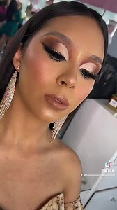 Glam ✨🙌 Productos utilizados ✅ Modelo Claudia Rodriguez Base GOC Make Up Lips Beauty Creations Ojuelas Mayra Lashes Paleta KARA Beauty Brows Maproderm | Tania Moreno