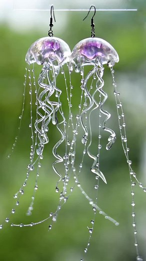 UV Resin and Baby Oil: A Surprising Combination for Stunning Art | Daniel Cooper