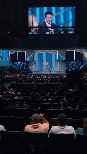 Tu fidelidad en lo pequeño hoy, te llevará a un lugar de mayor responsabilidad mañana. David había aprendido a ser fiel a su padre, al defender las ovejas de las amenazas de un depredador. Esa fidelidad en lo pequeño lo preparó para ser fiel a Dios en la arena de la guerra contra Goliat, y después lo enseñó a cuidad de las ovejas de Israel como rey. 1 Samuel 17:32-40 | Danilo Montero