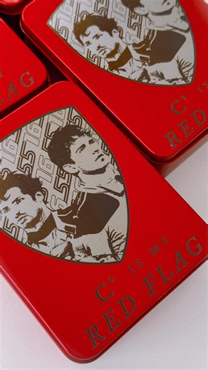 Althea on Instagram: "é o que? 🤨 BOTA FORA! últimas unidades desse kit no nosso site! por apenas R$165,90 e tem + 5% pagando via PIX e + 10% off se for sua primeira compra utilizando o cupom PRIMEIRACOMPRA #f1 #55 #16 #ferrari #motorsport . . . Nosso site 💻 link na bio @altheacessorios"