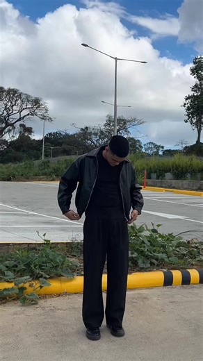 Stylish Black on Black Outfit Ideas