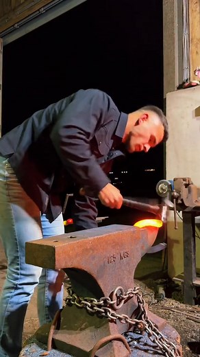 Cold nights & hot steel 略 #horseshoe #forge #work #farrier #equestri | Ethan Johnson | Facebook