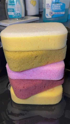 Satisfying Sponge Squeezing ASMR for CleanTok Fans