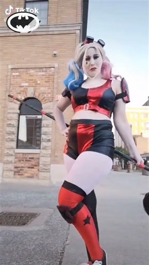 Love how this cosplay all.came together. What do you think? #canadiancosplayer #harleyquinn #hammer