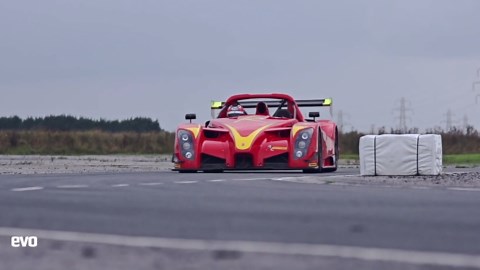 Porsche 911 GT3 RS vs. Radical RXC Spyder