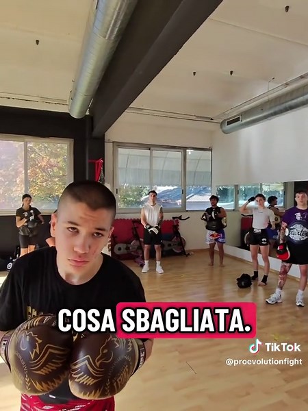 Corso Padman Corso per l’utilizzo corretto dei colpitori 💪🏼 Lavoro di qualità e non di quantità. È molto importante curare la tecnica e la precisione • • • #boxe #striking #kickboxing #videoviral #trainingday