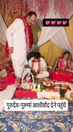 गुरुदेव के भतीजे की शादी में गुरुदेव गुरुमा रसम करते हुए #pandit_pradeep_ji_mishra#guruji#guru#maa