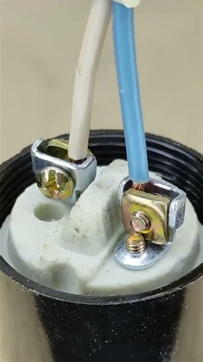 DIY Glass Jar Wall Lamp: Creative Upcycling Idea