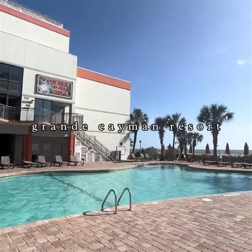 🍂 Fall into savings! 🍂 Enjoy 30% off free tickets to the top attractions in Myrtle Beach during our Coast into Fall Sale! 🎡 | Grande Cayman Resort