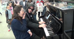 Man Interrupts Girls Playing Classical Piano And Stuns The Crowd