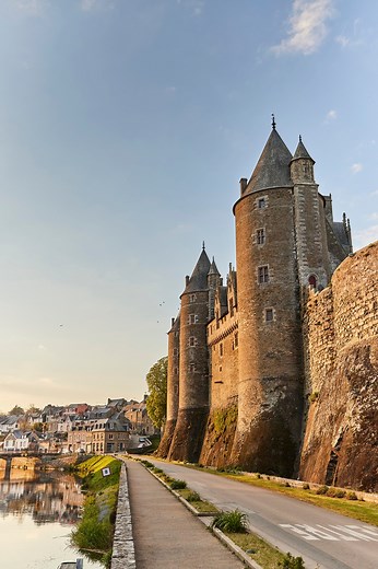26K views · 353 reactions | Le charme de Josselin toujours intact 朗  441 Pictures | Tourisme Bretagne | Facebook