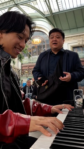 A stranger joins my piano and starts singing