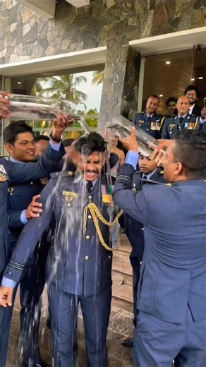 ඒ දෙන්නගේ ලස්සනම දවසේ යාලුවෝ දීපු රැග් එක...,🤭❤️ Military Wife ‪@militaryforcessrilanka‬ #wedding