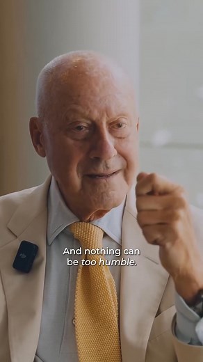 Norman Foster: Lessons from the world’s greatest architect. He is the visionary behind global landmarks such as the Great Court of the British Museum (@britishmuseum) in London, Apple Park in Cupertino, the Reichstag in Berlin, and the soon-to-open Zayed National Museum (@znmuae) in Abu Dhabi. But did you know that six decades ago Norman Foster (@officialnormanfoster) began his practice in a bedsit? In an exclusive interview with AD, the pioneering architect talks about how he overcame rejection