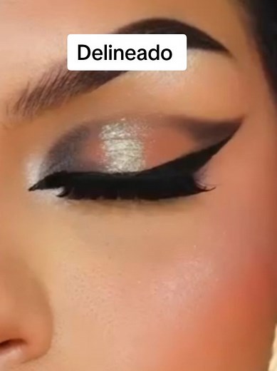 delineado Fácil #iluminadorcorporal #ilumimati #iluminador #gring #make #makemefamous #flypシ #delineadodeojos #makeu #delicious #delineadores #make #delinea #