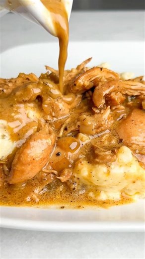 Mallory Austin | Food Blogger on Instagram: "Smothered chicken and gravy over cheesy mashed potatoes! Comment GRAVY to get this recipe sent to your inbox or click the link in my bio ✨ Idk about you, but I’m ready for cozy fall meals like this easy 30 minute smothered chicken and gravy recipe. This is one of the most loved recipes on my food blog and once you try it you’ll find out why!! #chickenandgravy #chickenandpotatoes #smotheredchicken #comfortfood #fallrecipes #easydinnerideas"