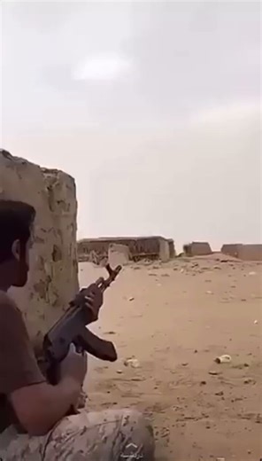 ⚡Face to face, no distance, no fear — Saudi soldiers stand their ground in a brutal point-blank clash, showing pure courage under fire.