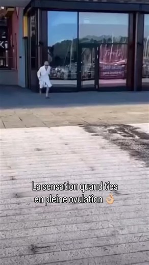 Émancipées - Laurène Sindicic on Instagram: "Quand la glaire devient tellement translucide, étirable, et qu’elle laisse une sensation hyper glissante, en mode patinoire quand on s’essuie : pas de doute, on est à priori en train d’ovuler !! L’observation de la glaire est l’un des deux indicateurs en symptothermie, avec la température, pour repérer la période fertile (aka l’ovulation) et savoir à contrario quand on n’est pas fertile, et donc sans risque de grossesse. C’est une méthode super fiab