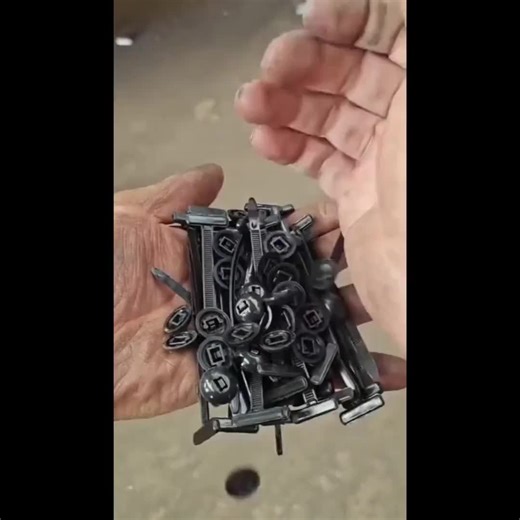 Cable tie buckle threading nail is multi-functional, which can replace the screw car trunk fixing