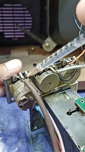 Quick Way to Clean the Potentiometer of a Black & White TV
