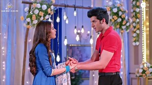 706K views · 49K reactions | Palki ke jazbaaton ko samajhkar, kya Rajveer kar paayega Shaurya ko maaf? Dekhiye #KundaliBhagya, har roz, raat 9:30 baje, sirf #ZeeTV par aur kahin bhi, kabhi bhi ZEE5 Shows par - https://zee5.onelink.me/RlQq/twKBZEE5 #PalVeer #KBEpisodic Paras Kalnawat #SanaSayyad | ZEE TV | Facebook