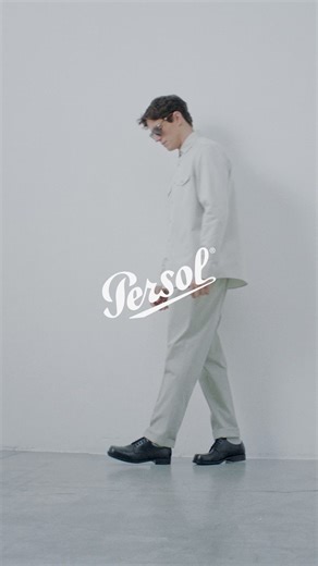 René's foldable sunglass frame embodies your vision: impeccable craftsmanship, convenient portability, and stunning aesthetics. https://bit.ly/3UJ1bFr | Persol Eyewear