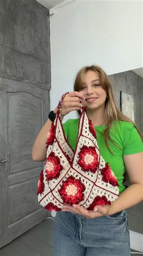 Best summer floral bag is here 🧶🌸IG: @woolreef , pattern: woolreef.com#crochet