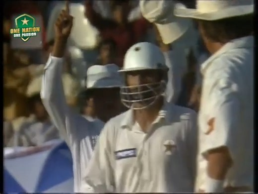 🧢 21 Tests and 143 ODIs for Pakistan 🏏 2,421 runs across all three formats ☄️ 162 wickets in international cricket 💯 on Test debut Happy birthday to former Pakistan all-rounder Azhar Mahmood 🎂 | Pakistan Cricket Team