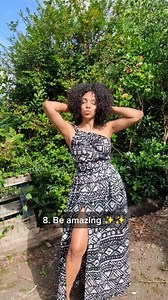 Comment attacher votre Infinity Loumé ? Voilà un nouveau mini tuto tout en simplicité 🥰✨️ La robe Infinity Loumé est encore disponible au magasin et sur notre site : 🇫🇷 https://couleursdafrique974.com/produit/robe-infinity-loume/ 🇬🇧 https://couleursdafrique974.com/en/product/loume-infinity-dress/ Mais les grandes tailles sont déjà en rupture 😭 (encore disponible pour les tailles 34 à 40 🥳) Pour les plus petites d'entre nous, possibilité de choisir l'option "ourlet" au magasin et sur le si