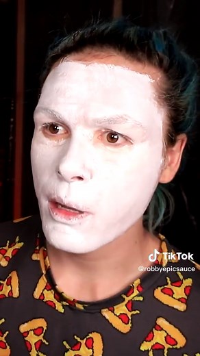 intern tries to do DIY HEART MALEUP from instagram @mikeymonst #makeup #halloween #youtuber