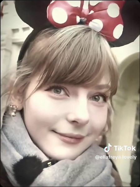 Ella Freya: Stunning Fashion Looks and Edits