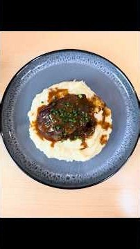 Kartoffelpüree mit geschmortem Rindfleisch.🥔🥩