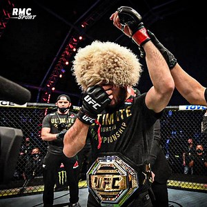 1.1M views · 12K reactions |  Le dernier combat de Khabib, bouleversé après sa victoire à cause de la perte de son père avant le combat. La soumission finale est d'une violence... Regardez bien la main de Gaethje qui essaye de taper trois fois avant de perdre connaissance.  C'était il y a 4 ans. La retraite d'un roi. | RMC Sport Combat | Facebook