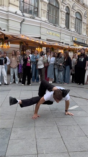 Flexible boy surprised people on the street 😅