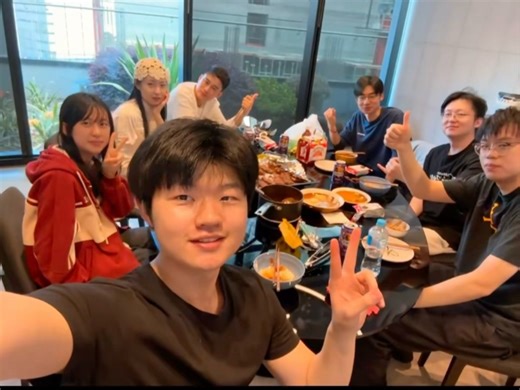 我们是来自墨尔本的新乐队explos1on！