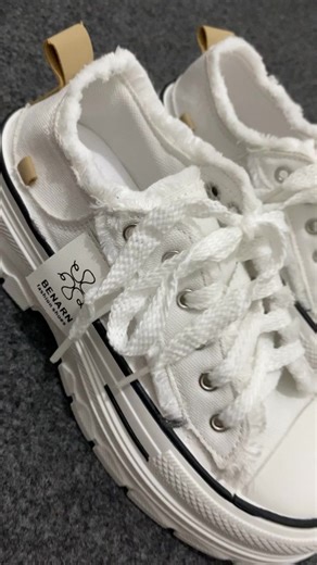 Cek keranjang kuningnya kaka 🥰🫶🏻 #fypシ゚ #fashiontiktok #fashion #sepatuwanita