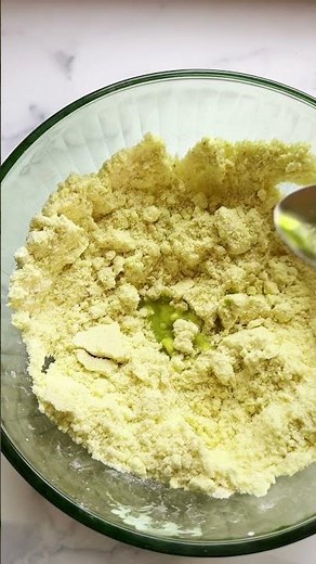 DIY kinetic sand recipe! Quick and easy and works every time. Recipe in description.