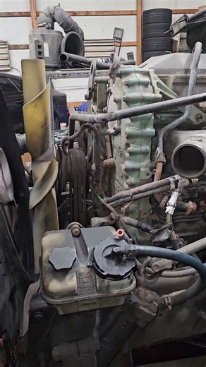 🔧 Series 60 Detroit in for head gasket and injector cup replacement 🔧