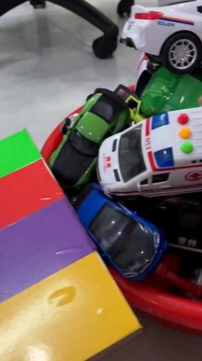 Hospital ambulance #reels #reels #reelsindonesia #reelsfb #reelsfacebook #reelsfyp #reelstrending #trendingreels #trending #reelsviral #bermaindanbelajar #unboxing #unboxingtoys #toys #unboxingmainan #game #anakanak #children #mainananakanak #asmr | Bermain Mobilku