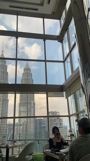 THIRTHY8 Afternoon Tea with my best friend! ❤️ The view was 10/10 ? Food was 7/10, so so, the savouries were good, sweets just nice ?