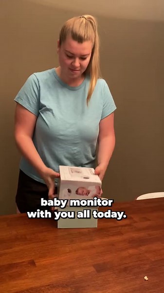 Unboxing Mom Cozy Full HD Baby Monitor: First Impressions Revealed!